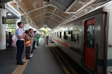 KAI Daop Surabaya Berlakukan...