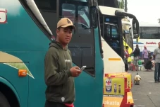 Bus dari Jawa dan Sumatra...