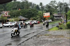 Hujan Deras Guyur Jalur...