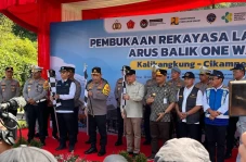 Puncak Arus Balik, One...