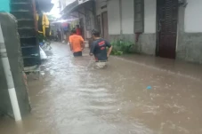 Hujan Deras Landa Tangsel,...