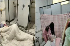 Wanita Ini Tidur di...