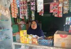 Kisah Suryani, Pedagang...