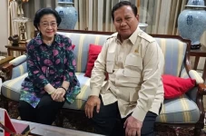 Respons Jokowi Tanggapi...