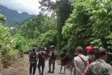 Kapolri Beri Kenaikan...