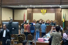 Terima Uang Rp5 Juta...