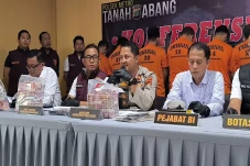 Bongkar Rumah Produksi...