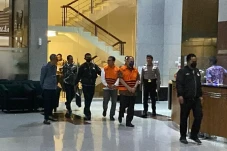 KPK Tahan 2 Tersangka...