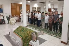 Titiek Puspa Disalatkan...