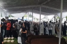 Ratusan Pelayat Mengantar...