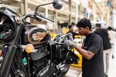 Royal Enfield: 1 Juta...