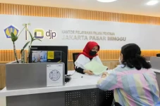 Tersendat Libur Panjang,...
