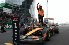 Oscar Piastri Menang...
