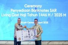 BPKH Serahkan Uang Tunai...