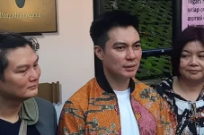 Baim Wong Ingin Cerai...