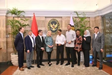 Imbas Tarif Trump, Pendekatan...