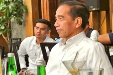 Polemik Ijazah Jokowi,...