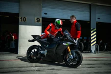 Motor Listrik Ducati...