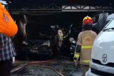 7 Mobil Mewah di Surabaya...
