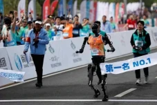 Robot Bergabung dengan...