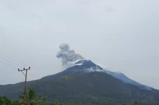 Gunung Lewotobi Laki-laki...