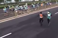 Pertama Kali di Dunia,...