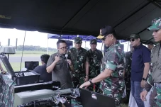 Melindungi Keamanan...