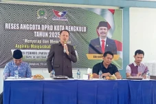 Gelar Reses, Legislator...