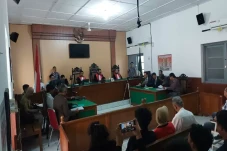 PN Solo Tunda Sidang...