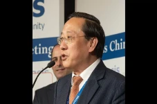 Profil Victor Gao, Analis...