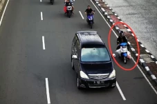 Pembunuh Pria Dalam...