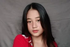 Profil Aura Cinta, Remaja...