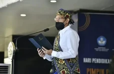 Contoh Teks Pidato Hardiknas...