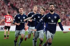 Manchester United Hancurkan...