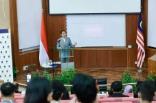 Bahas Geopolitik dan...