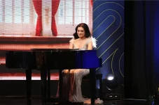 Monica Kezia Siapkan...