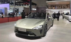 Toyota Yakin Mobil Listrik...