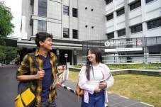 2 Universitas Kelas...