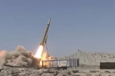 Iran Pamer Rudal Baru...