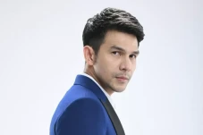 Jonathan Frizzy Atur...