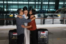 Pelukan Orang Tua Iringi...