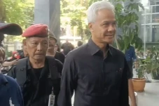 Ganjar Kembali Hadiri...