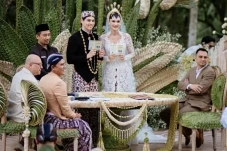 2 Sahabat Dekat Jadi...