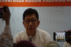 Menjangkau Pelosok Negeri,...