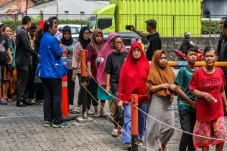 Mahasiswa Bantu Warga...