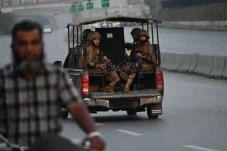 PM Pakistan Gelar Rapat...