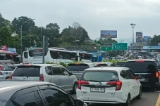 Antrean Sampai 3 Km,...
