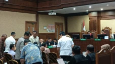 Sidang Tom Lembong,...