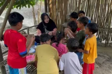Mamah Nada Cari Sayur...