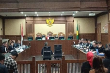 Di Persidangan, Penyelidik...